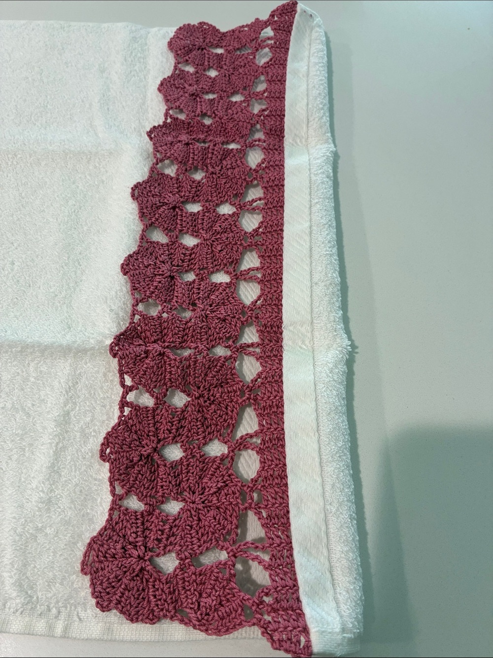 VINTAGE BATH TOWEL (NWOT) With Handmade Crocheted Pink Trim at the bottom. Nice! - Picture 6 of 12